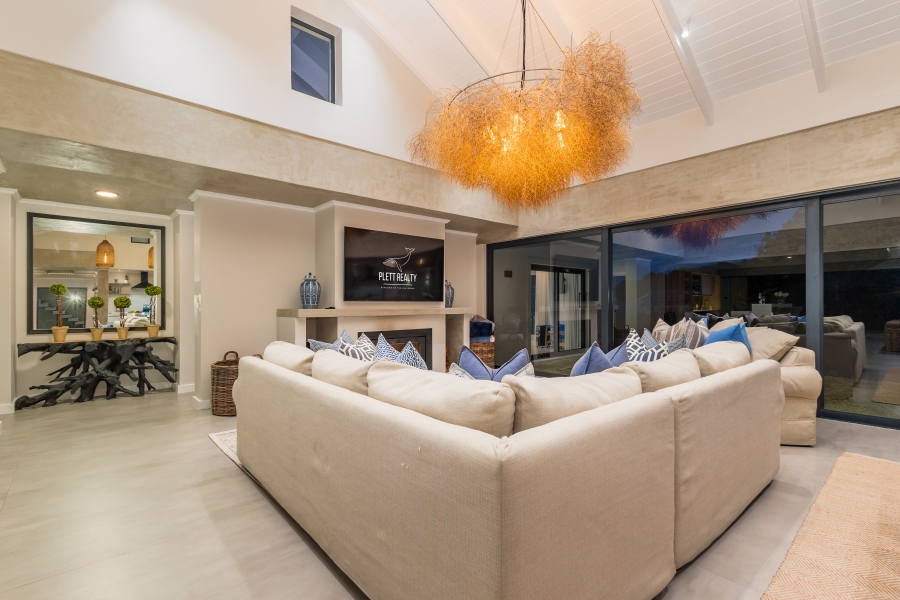 6 Bedroom Property for Sale in Brackenridge Western Cape